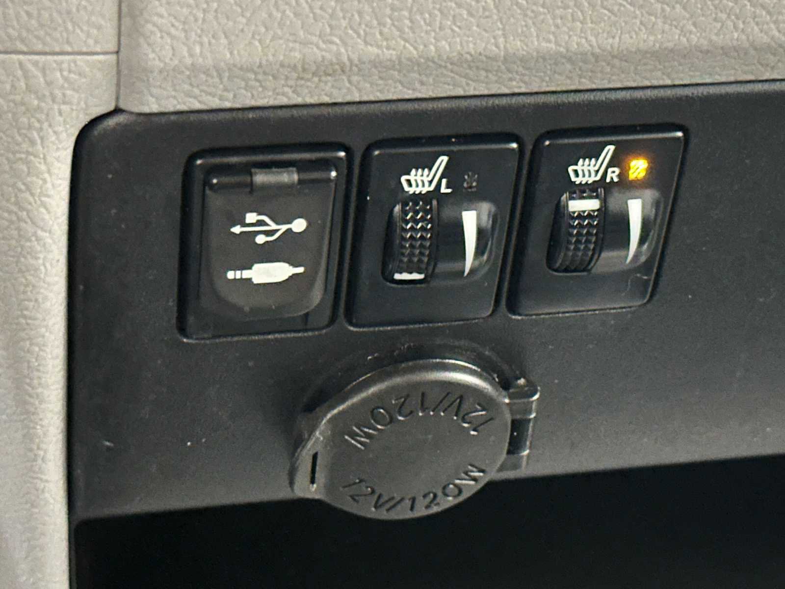Used 2015 Toyota Sienna XLE w/ XLE Navigation Package image 17