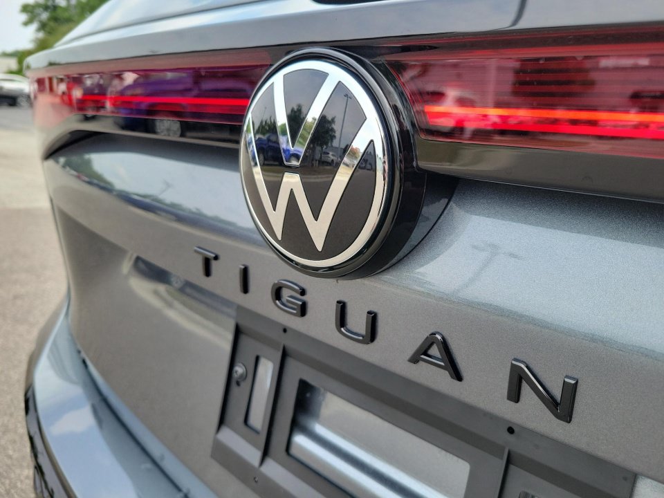 New 2026 Volkswagen Tiguan SE R-Line FWD image 14