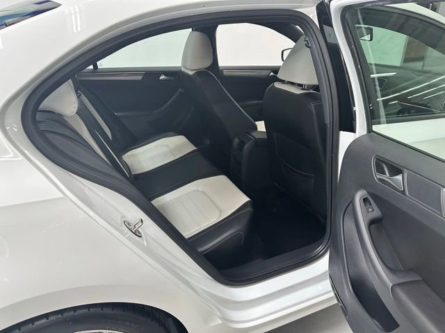 Used 2016 Volkswagen Jetta Sport w/ Lighting Package FWD image 13