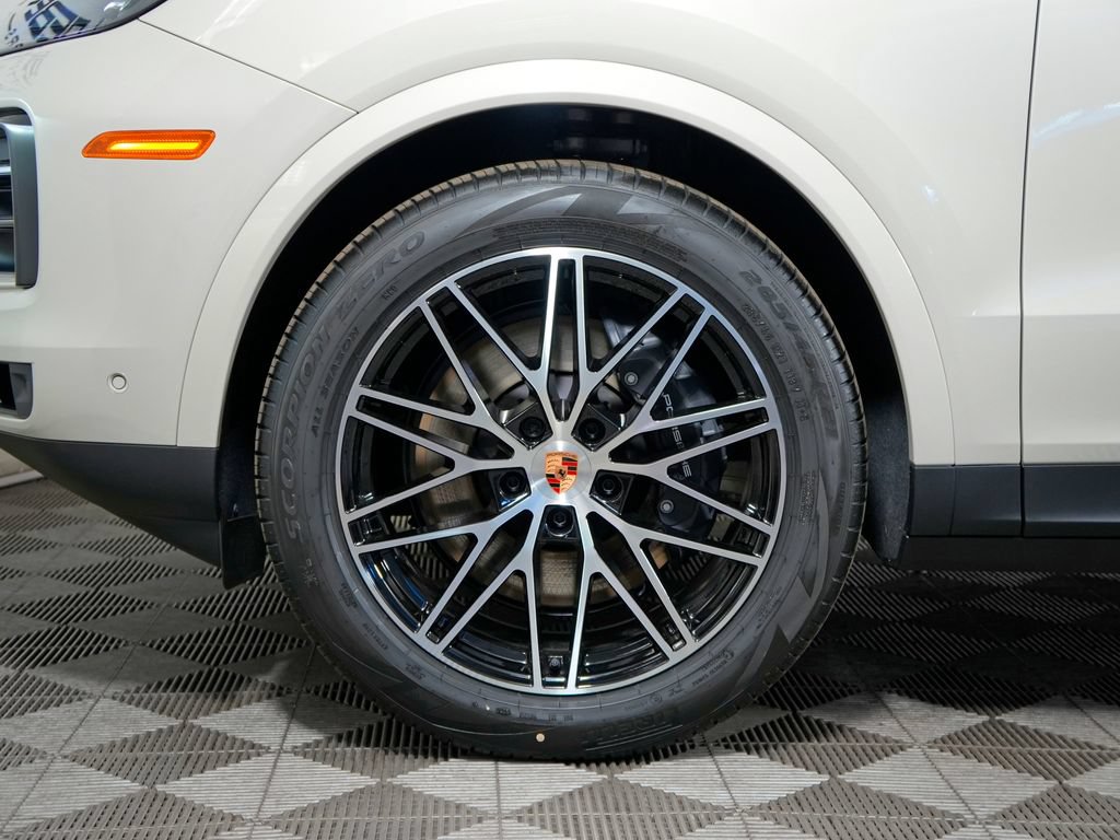 Certified 2026 Porsche Cayenne AWD/4WD image 38