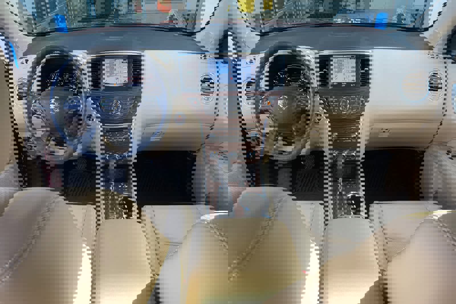 Used 2017 Nissan Pathfinder Platinum image 3