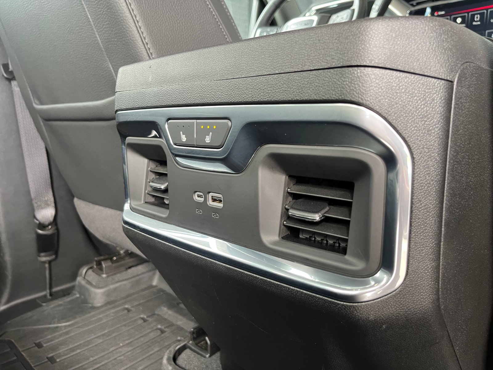 Used 2024 GMC Sierra 2500 Denali w/ Technology Package AWD/4WD image 30