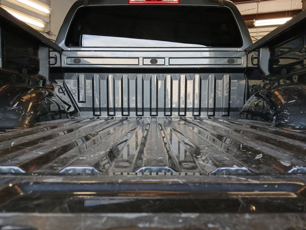 Used 2017 GMC Canyon SLE image 16