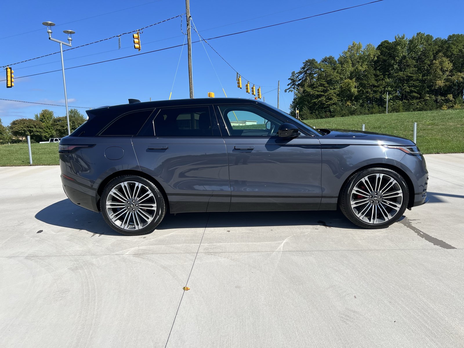 Used 2024 Land Rover Range Rover Velar Dynamic SE AWD/4WD image 9