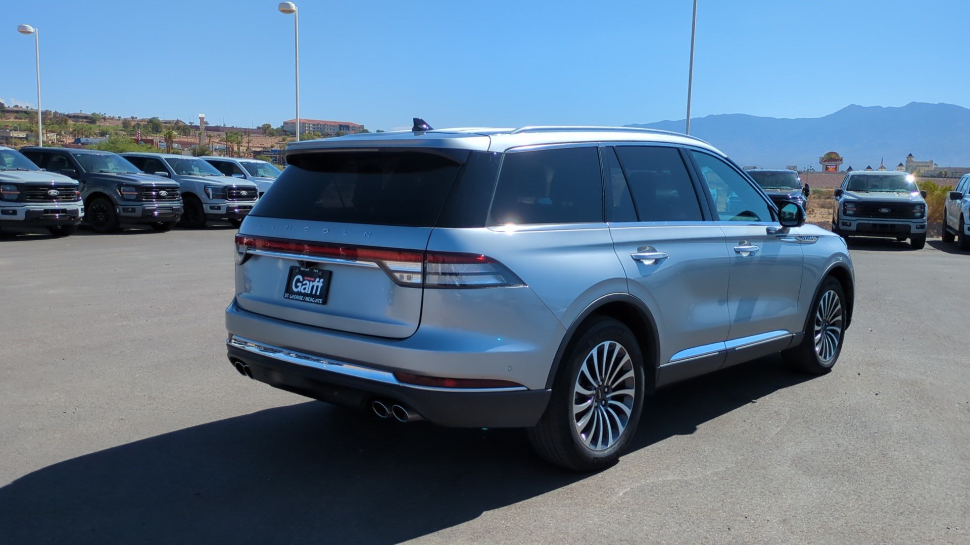 Used 2023 Lincoln Aviator Reserve w/ Equipment Group 201A RWD image 3