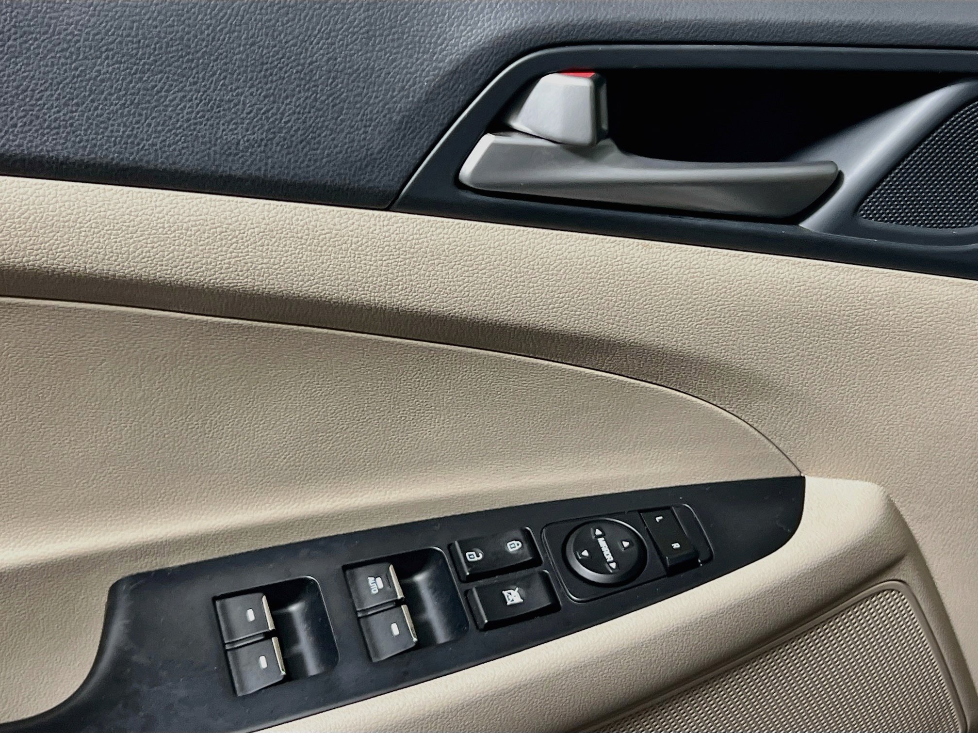 Used 2018 Hyundai Tucson Limited FWD image 16
