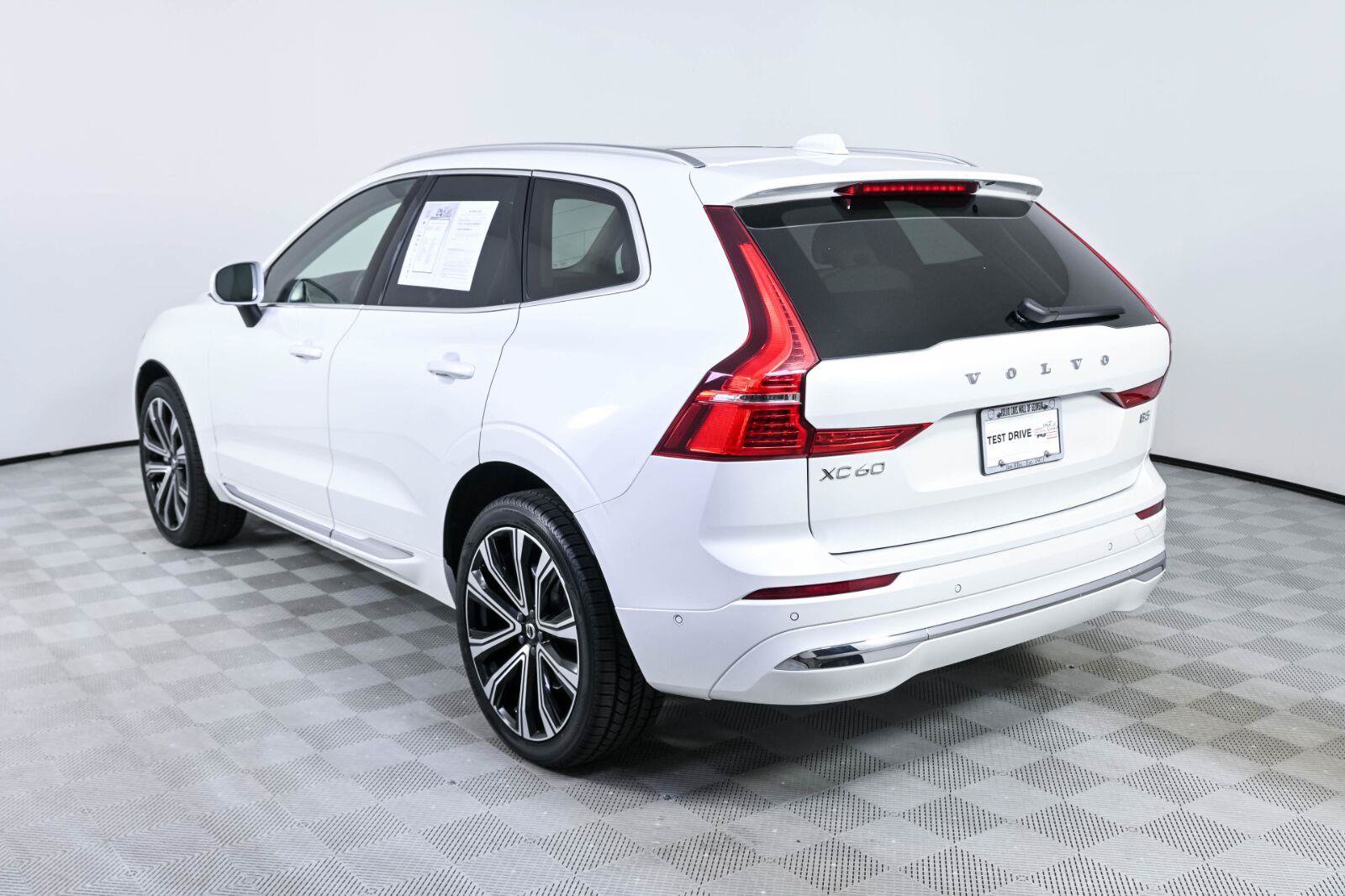 Certified 2023 Volvo XC60 B5 Ultimate FWD image 4