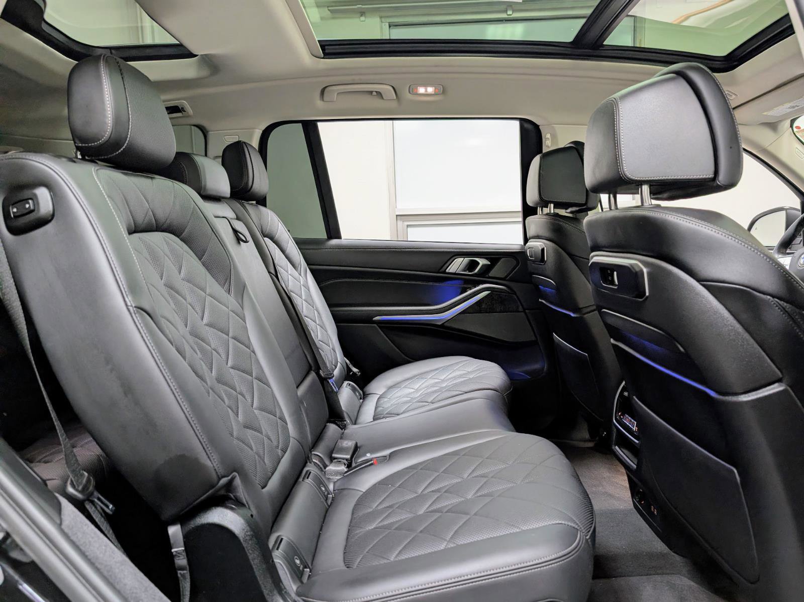 Used 2023 BMW X7 xDrive40i w/ Premium Package image 32