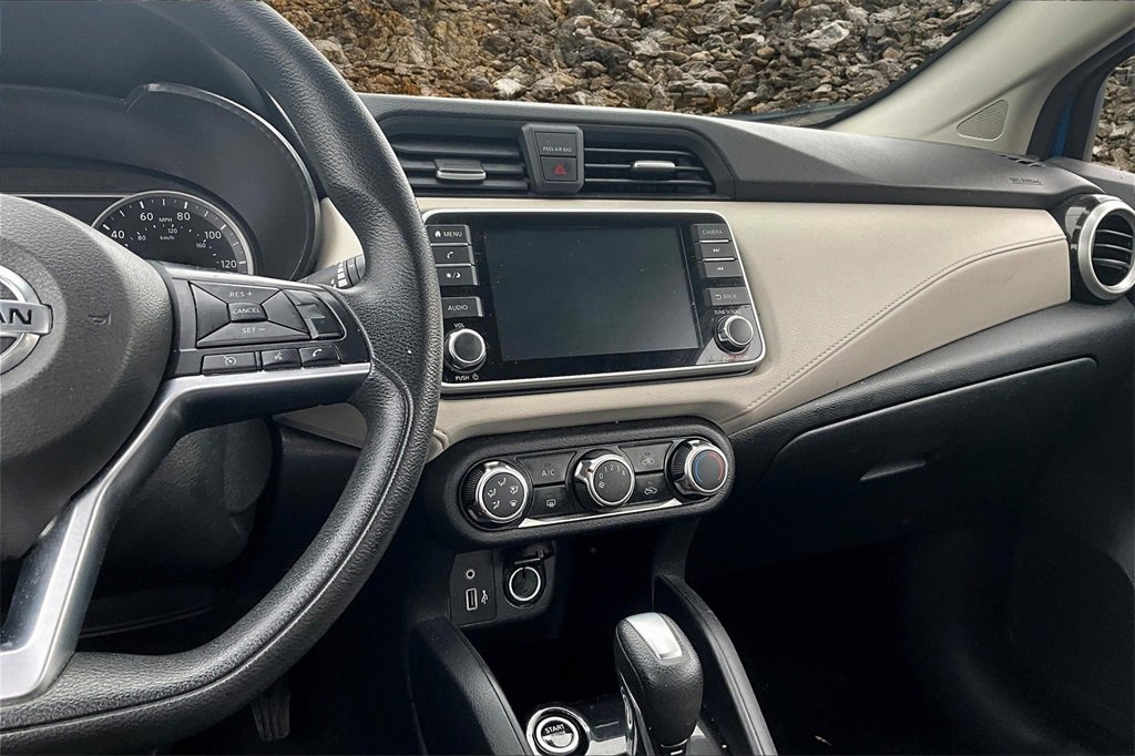 Used 2021 Nissan Versa SV image 6