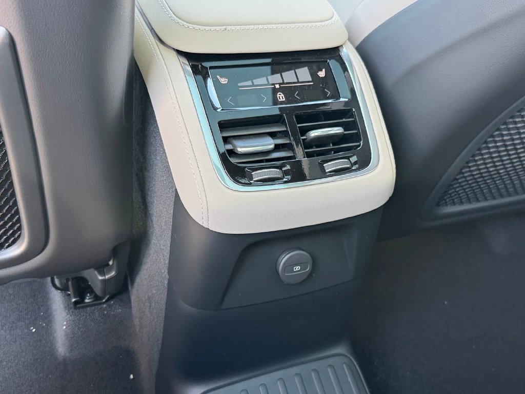 New 2026 Volvo XC90 T8 Plus w/ Protection Package AWD/4WD image 11
