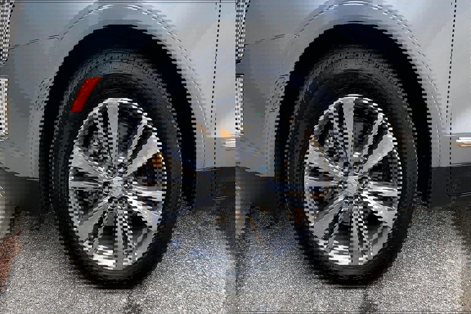 Certified 2025 Cadillac XT5 Premium Luxury image 8