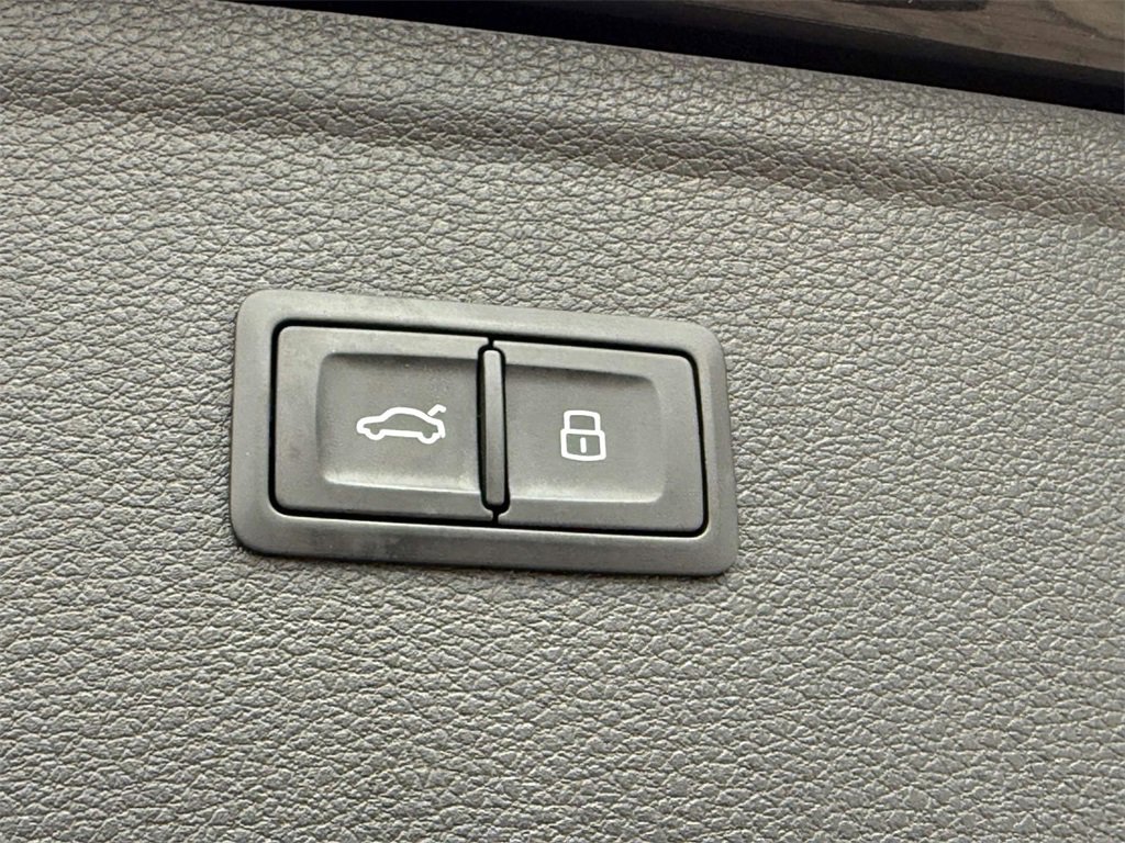 Used 2018 Audi Q5 2.0T w/ Premium Plus Package image 9