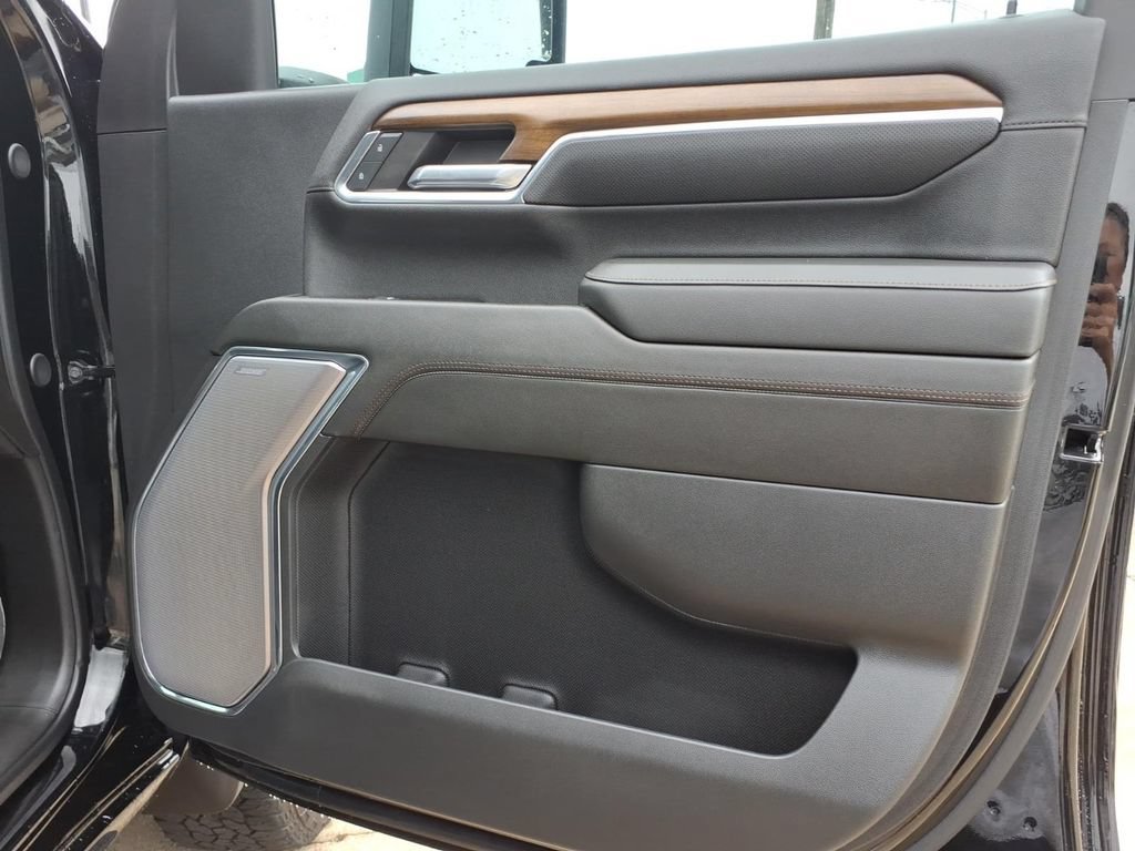 Used 2024 Chevrolet Silverado 2500 High Country w/ High Country Premium Package AWD/4WD image 13