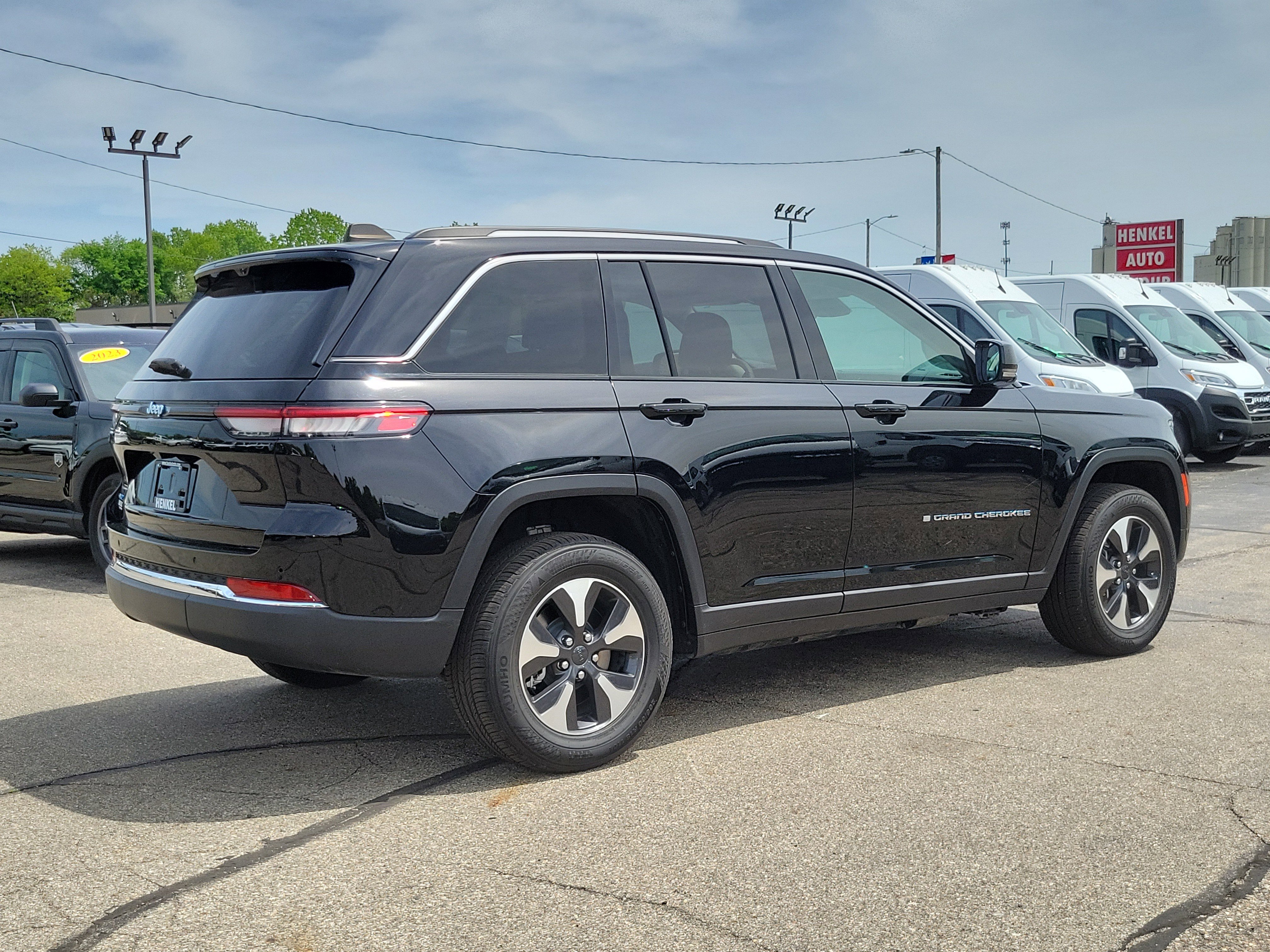 Used 2023 Jeep Grand Cherokee 4WD 4xe w/ Luxury Tech Group II image 4