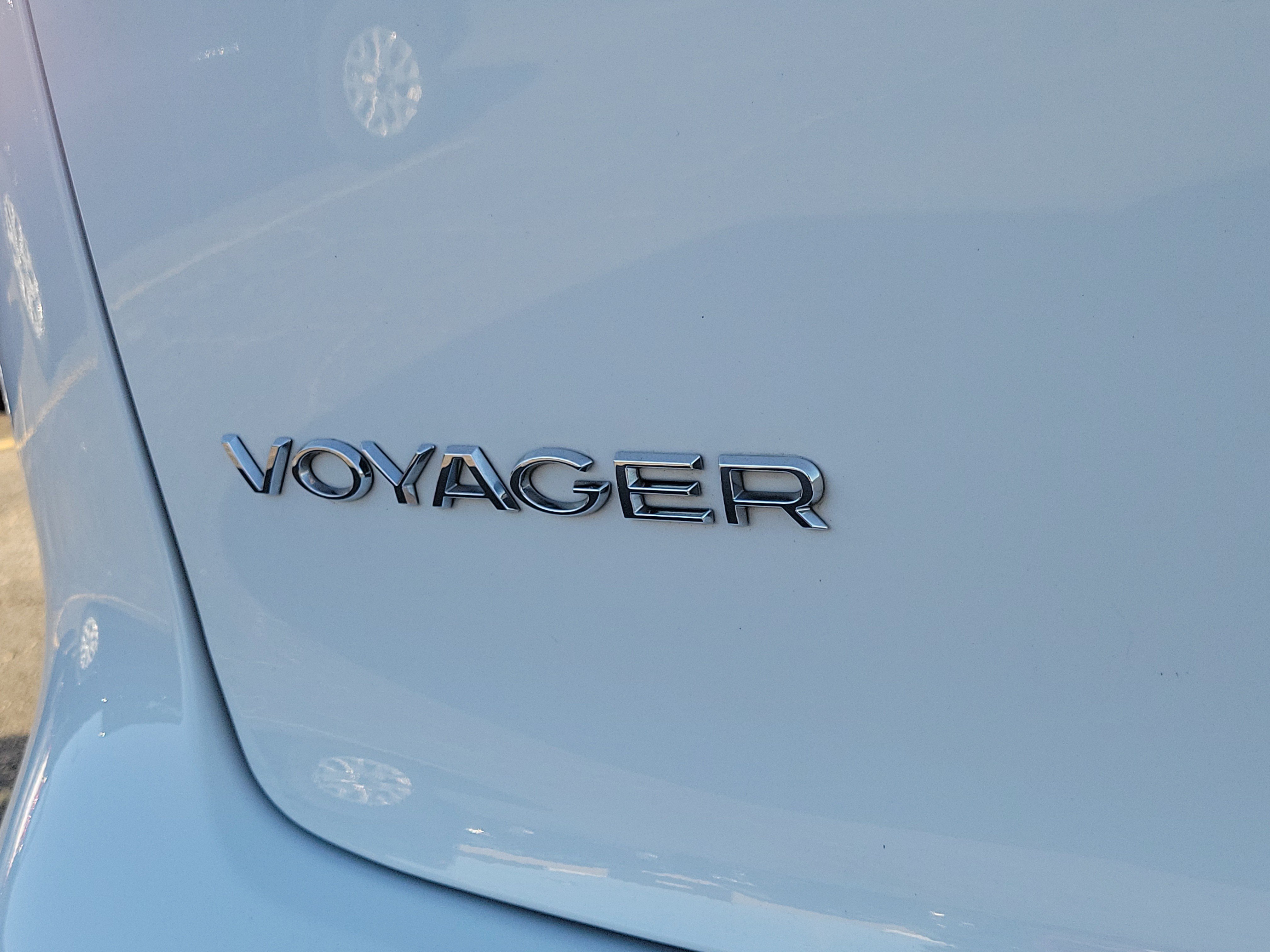 Used 2024 Chrysler Voyager LX FWD image 6