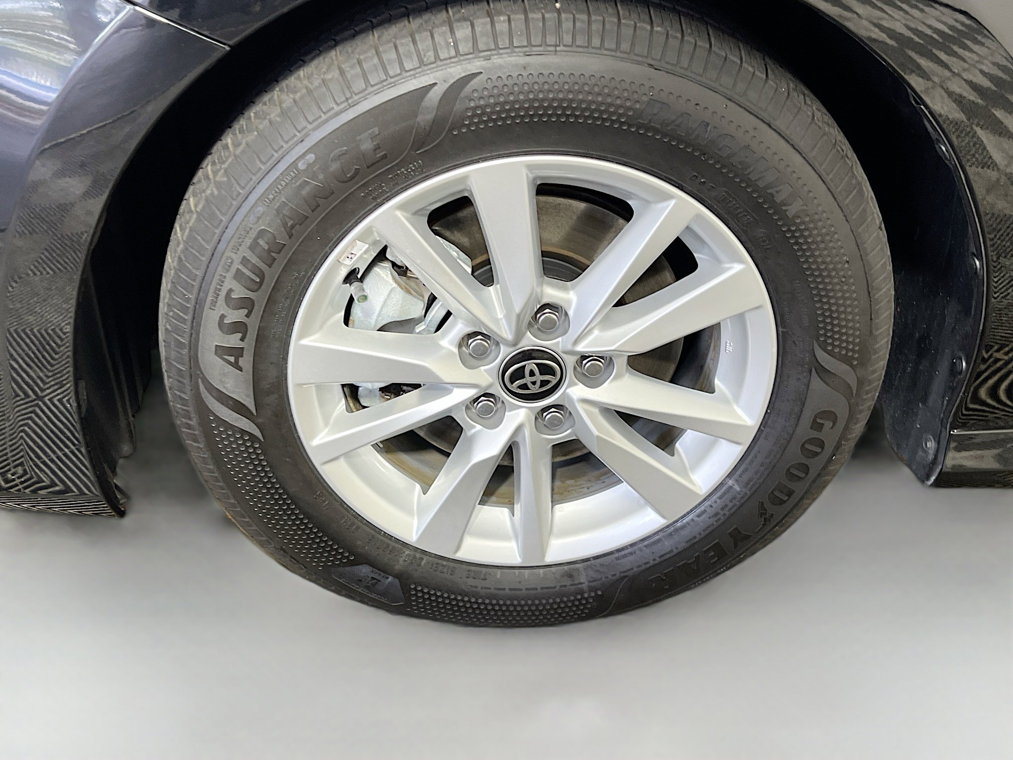 Used 2025 Toyota Camry LE w/ Convenience Package image 14