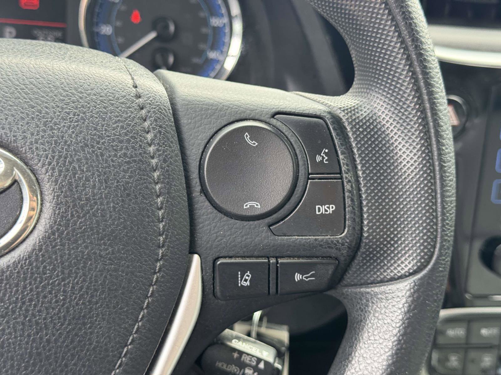 Used 2018 Toyota Corolla LE w/ Body Protection Package FWD image 18