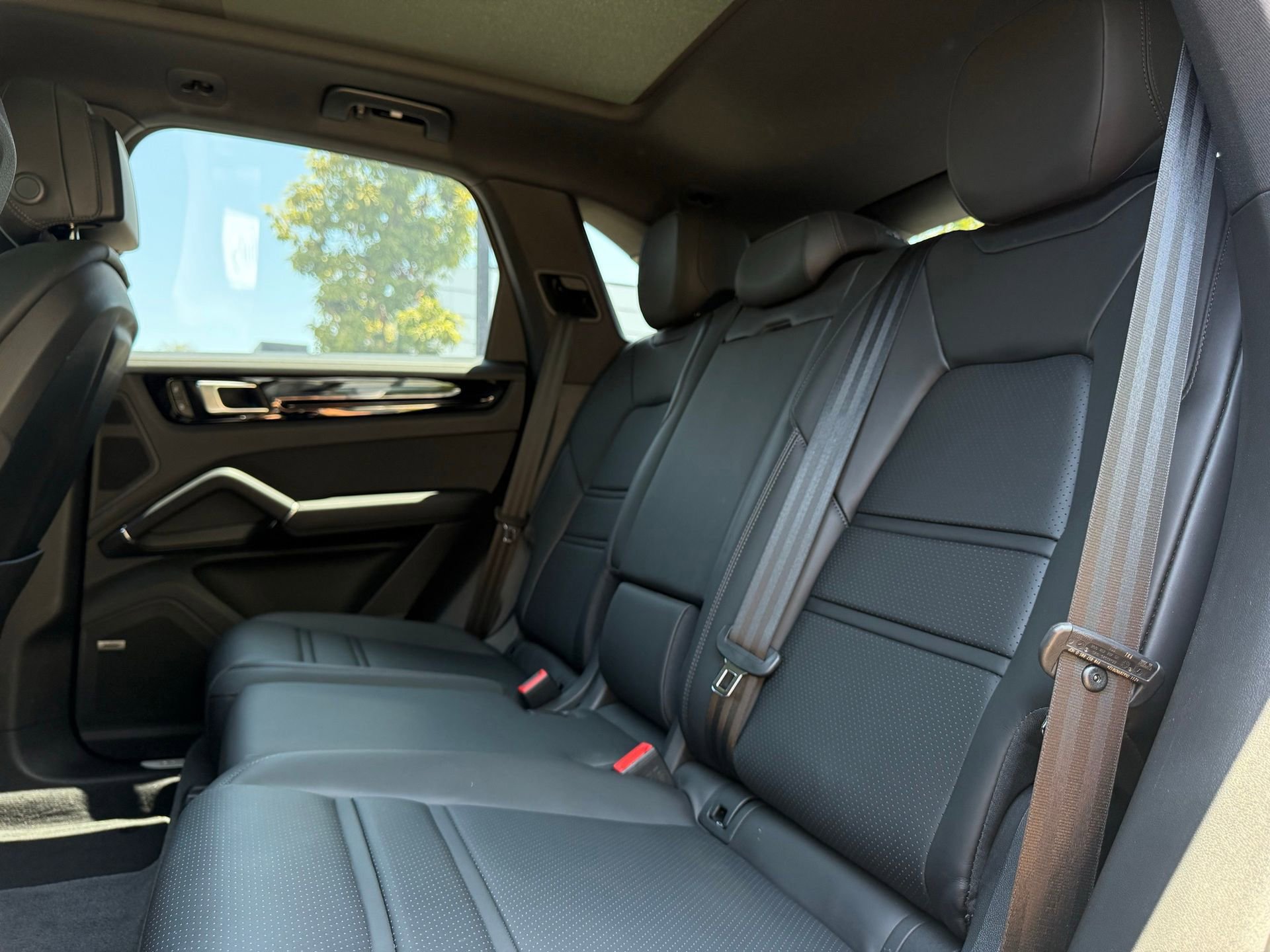 Certified 2023 Porsche Cayenne S AWD/4WD image 29