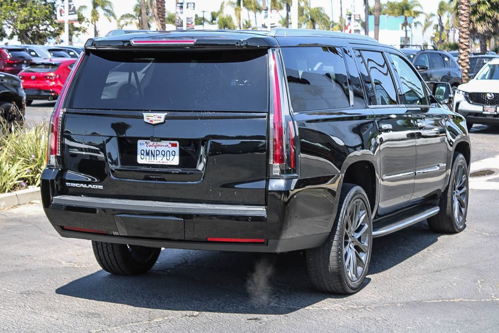 Used 2019 Cadillac Escalade ESV Luxury w/ Escalade Sport Edition AWD/4WD image 4