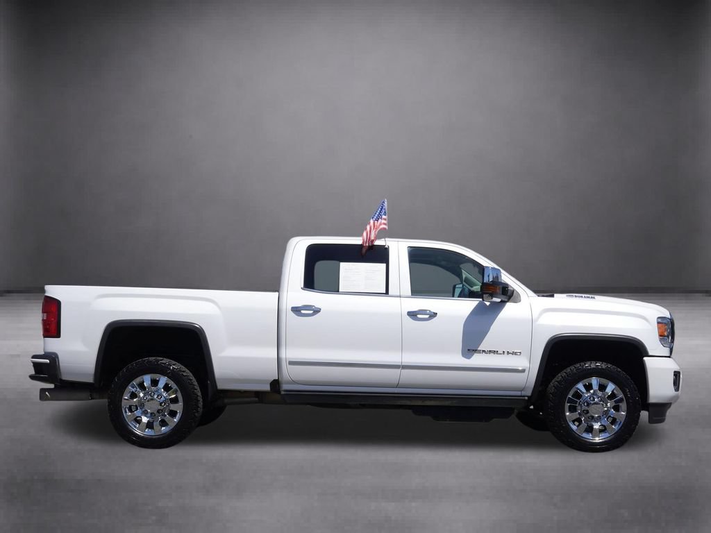 Used 2018 GMC Sierra 2500 Denali w/ Duramax Plus Package AWD/4WD image 3