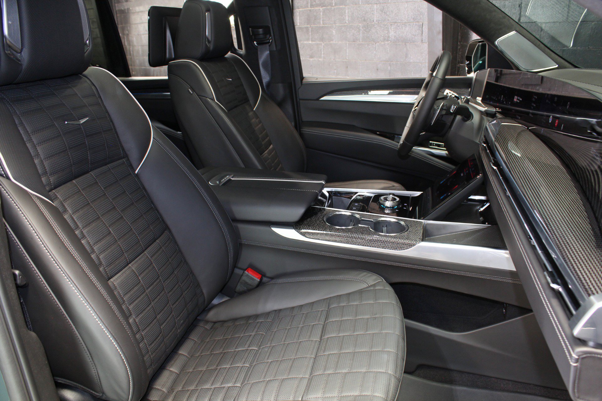 Used 2026 Cadillac Escalade V w/ LPO, ONYX Package AWD/4WD image 66