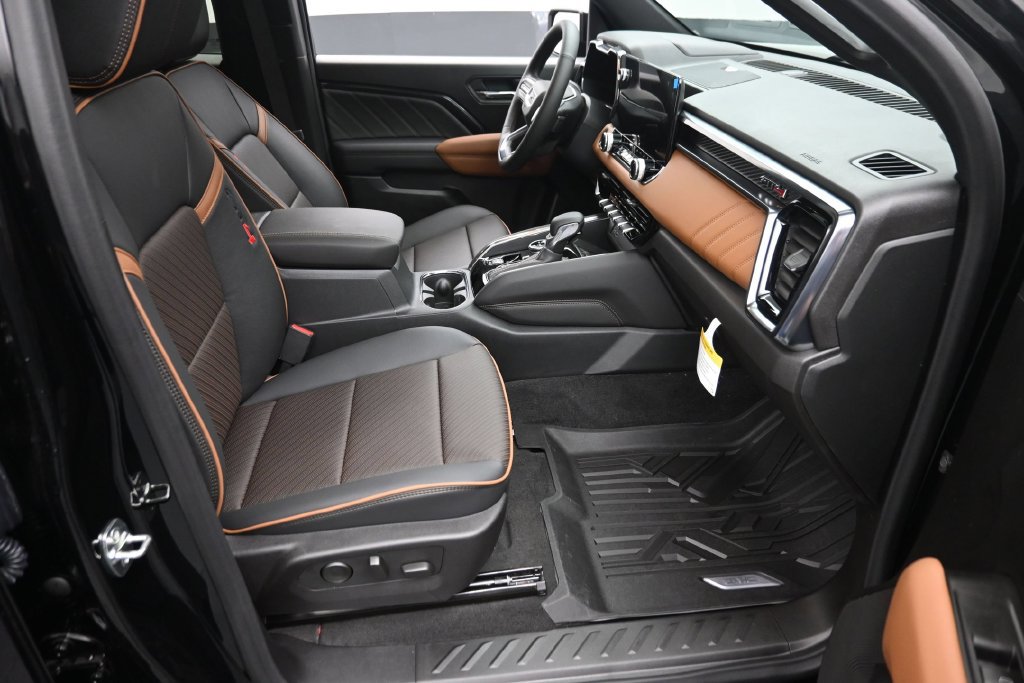 New 2026 GMC Canyon AT4 w/ Technology Plus Package AWD/4WD image 9