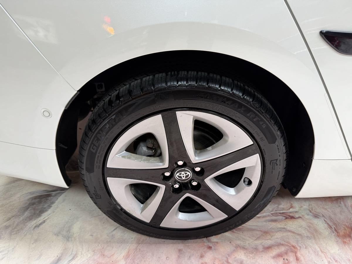 Used 2017 Toyota Prius Four Touring w/ Premium Convenience Package FWD image 36