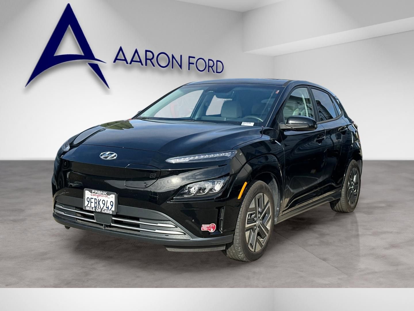 Used 2023 Hyundai Kona Limited w/ Cargo Package FWD image 2