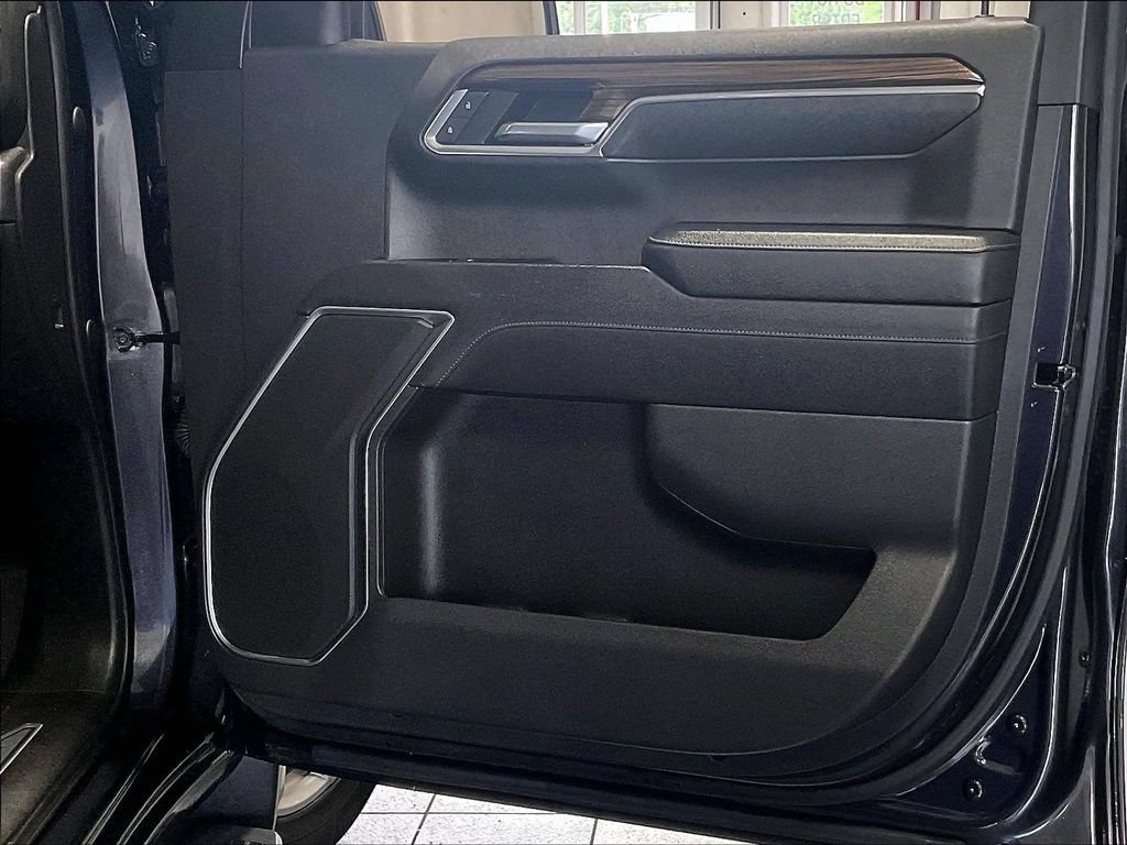 Used 2022 Chevrolet Silverado 1500 LT AWD/4WD image 11