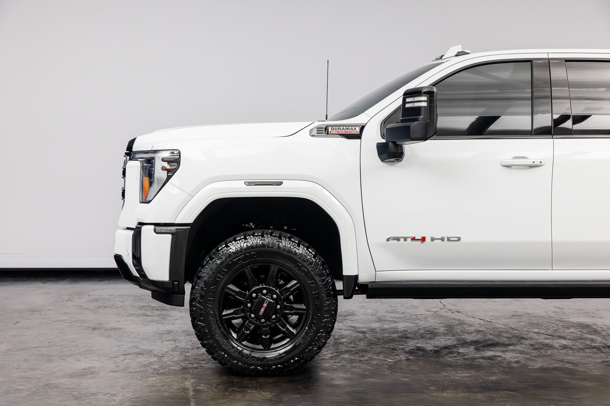 Used 2025 GMC Sierra 2500 AT4 w/ AT4 Premium Plus Package AWD/4WD image 10