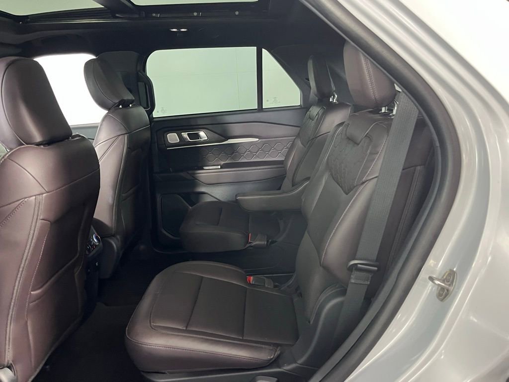 Used 2025 Ford Explorer Platinum w/ LUX Leather Package image 28