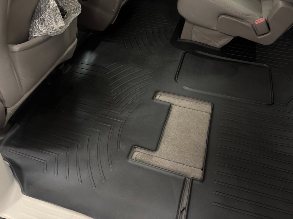 Used 2017 Chrysler Pacifica Touring Plus w/ Tire & Wheel Group FWD image 25