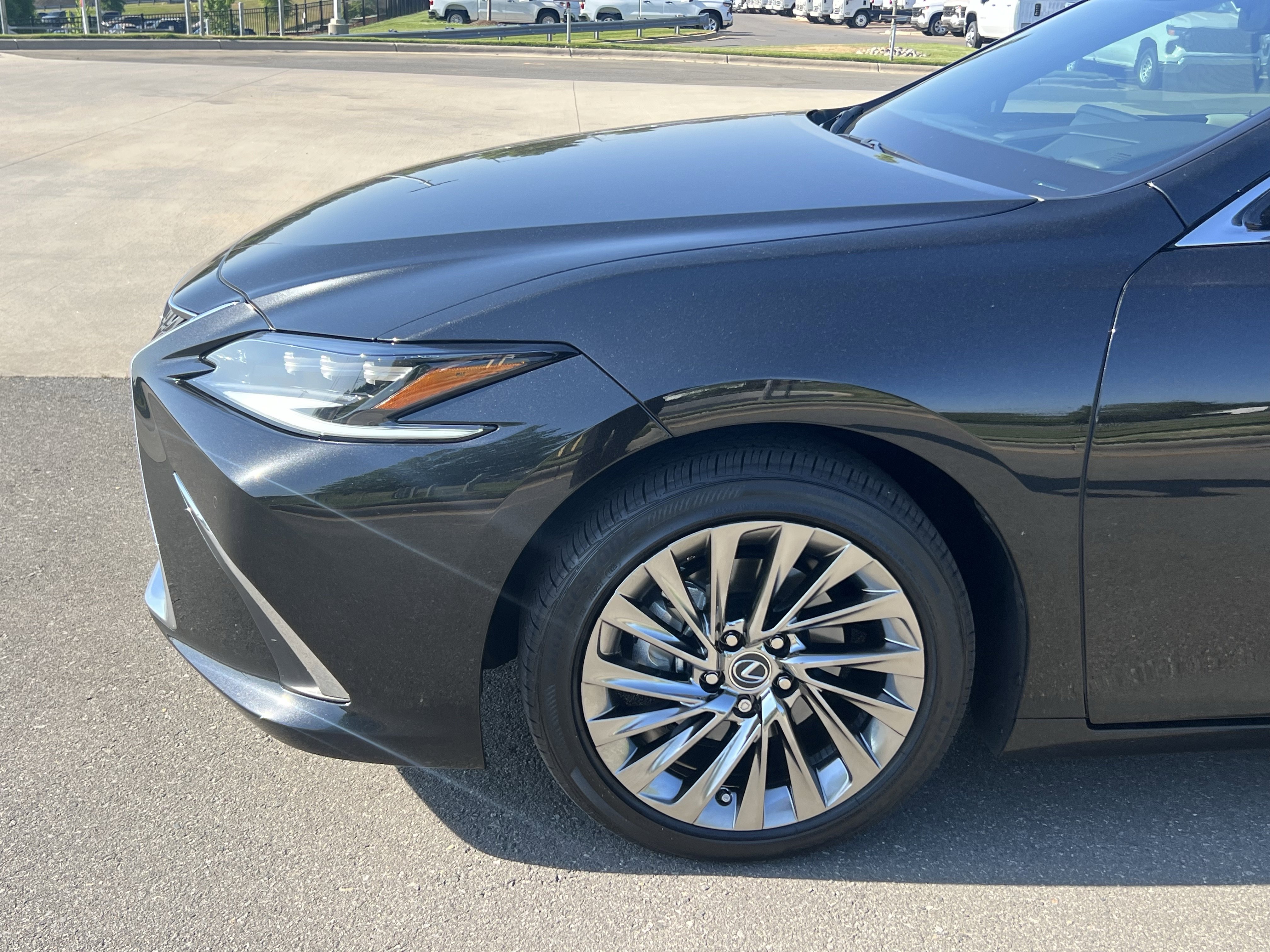 Used 2025 Lexus ES 350 Ultra Luxury w/ Accessory Package (Z2) FWD image 14