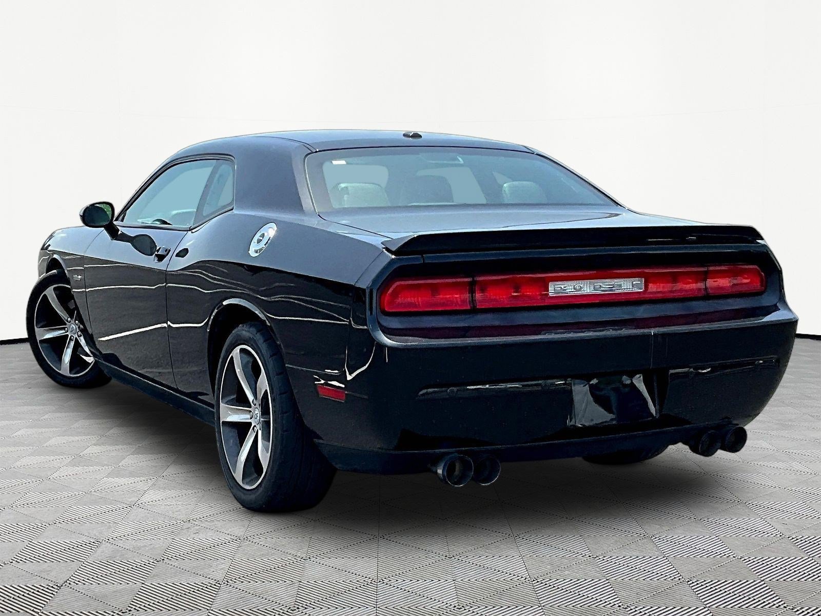 Used 2014 Dodge Challenger R/T RWD image 4