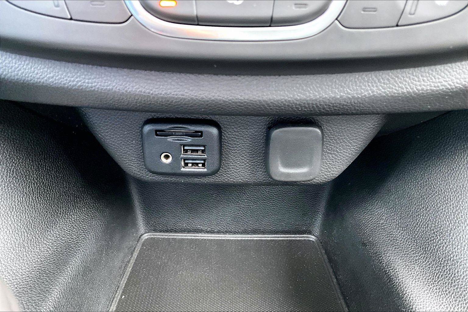 Used 2021 Chevrolet Traverse LT w/ LT Premium Package AWD/4WD image 33