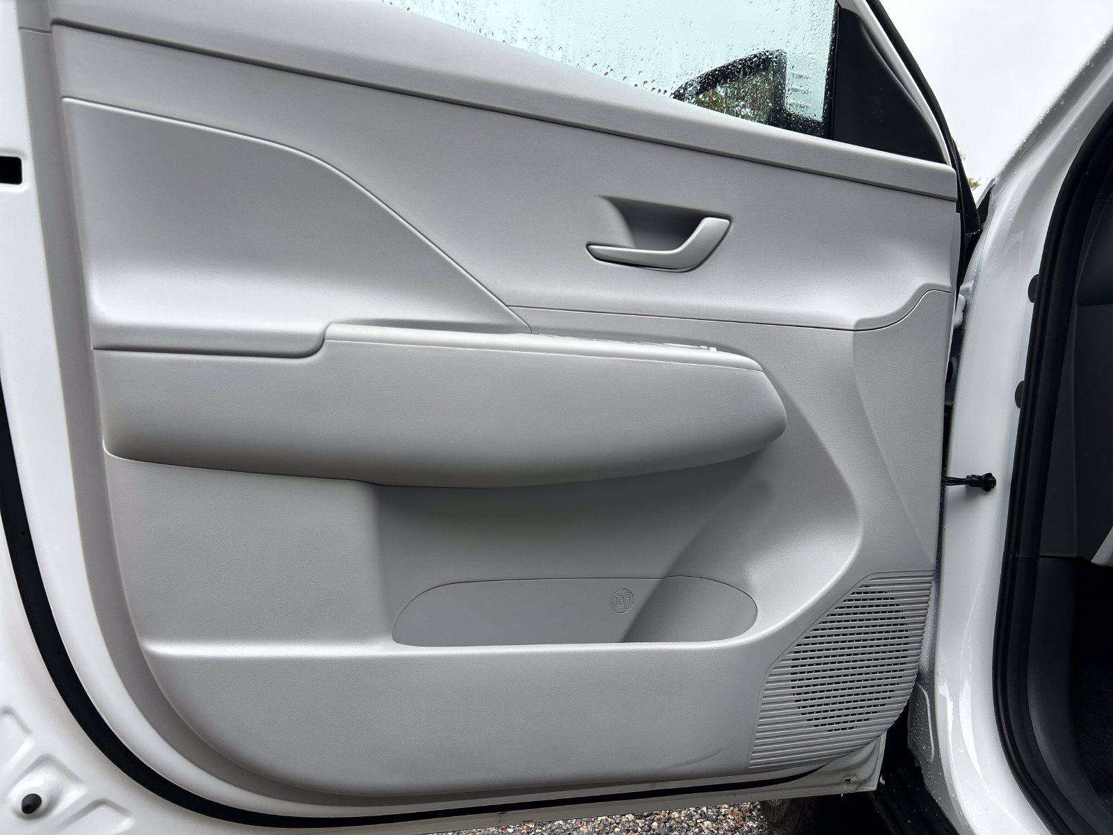 New 2027 Hyundai Kona SE AWD/4WD image 12