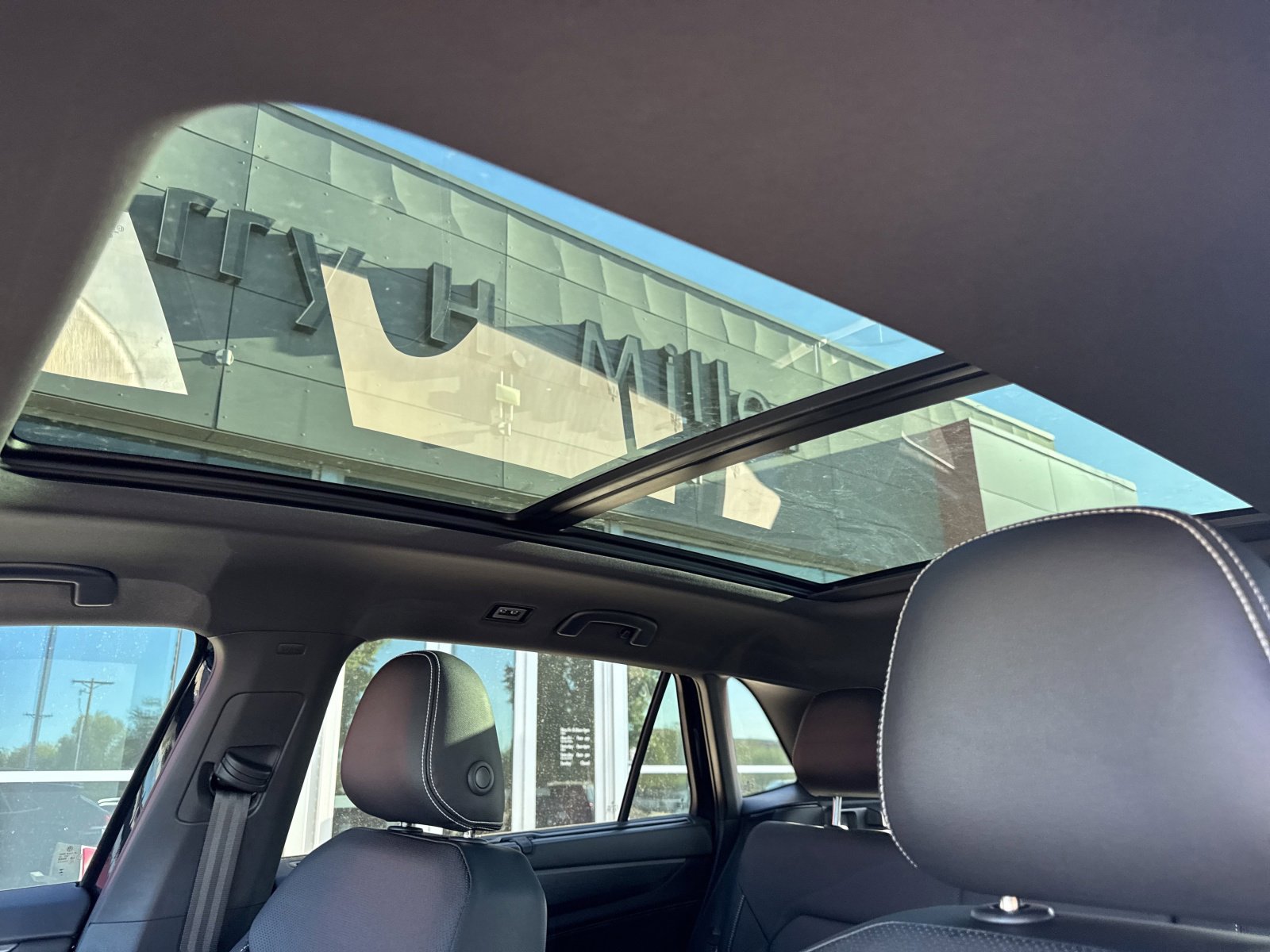 New 2026 Volkswagen Atlas Cross Sport SE image 17