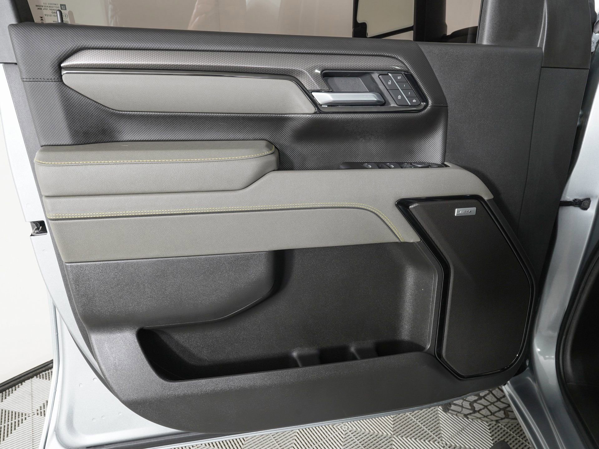 Used 2025 Chevrolet Silverado 2500 ZR2 w/ Technology Package image 15