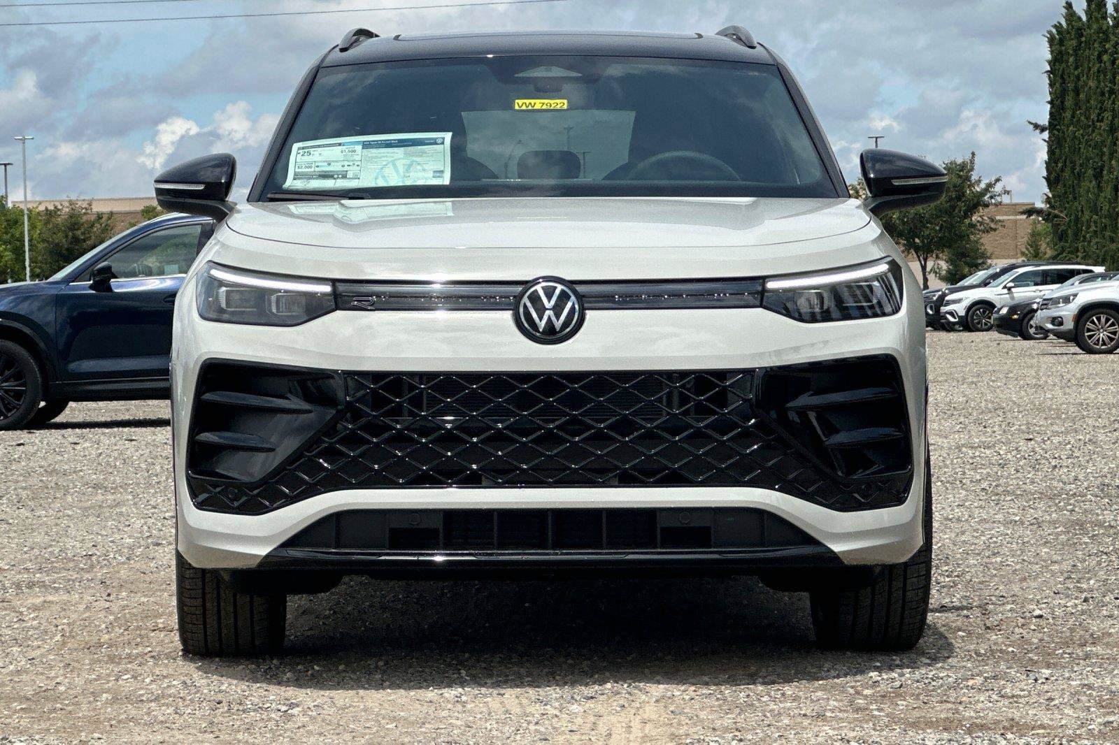 New 2026 Volkswagen Tiguan SE R-Line AWD/4WD image 8