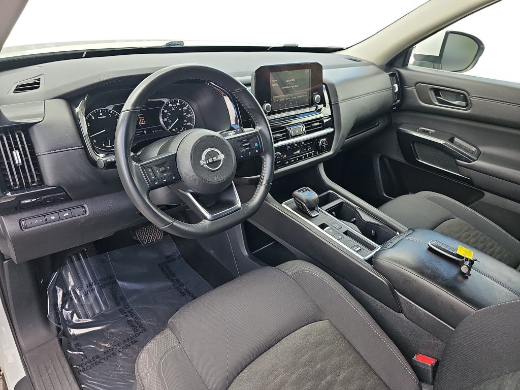 Used 2025 Nissan Pathfinder SV FWD image 16