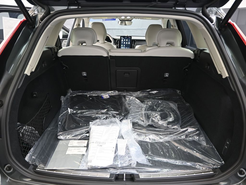New 2026 Volvo XC60 T8 Ultra image 17