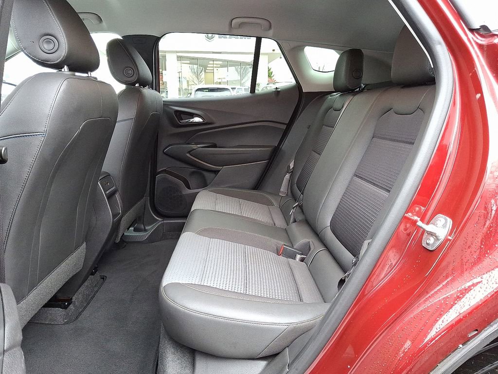 Used 2025 Chevrolet Trax LT image 10