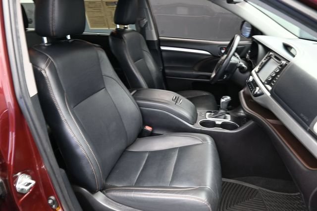 Used 2019 Toyota Highlander XLE FWD image 31