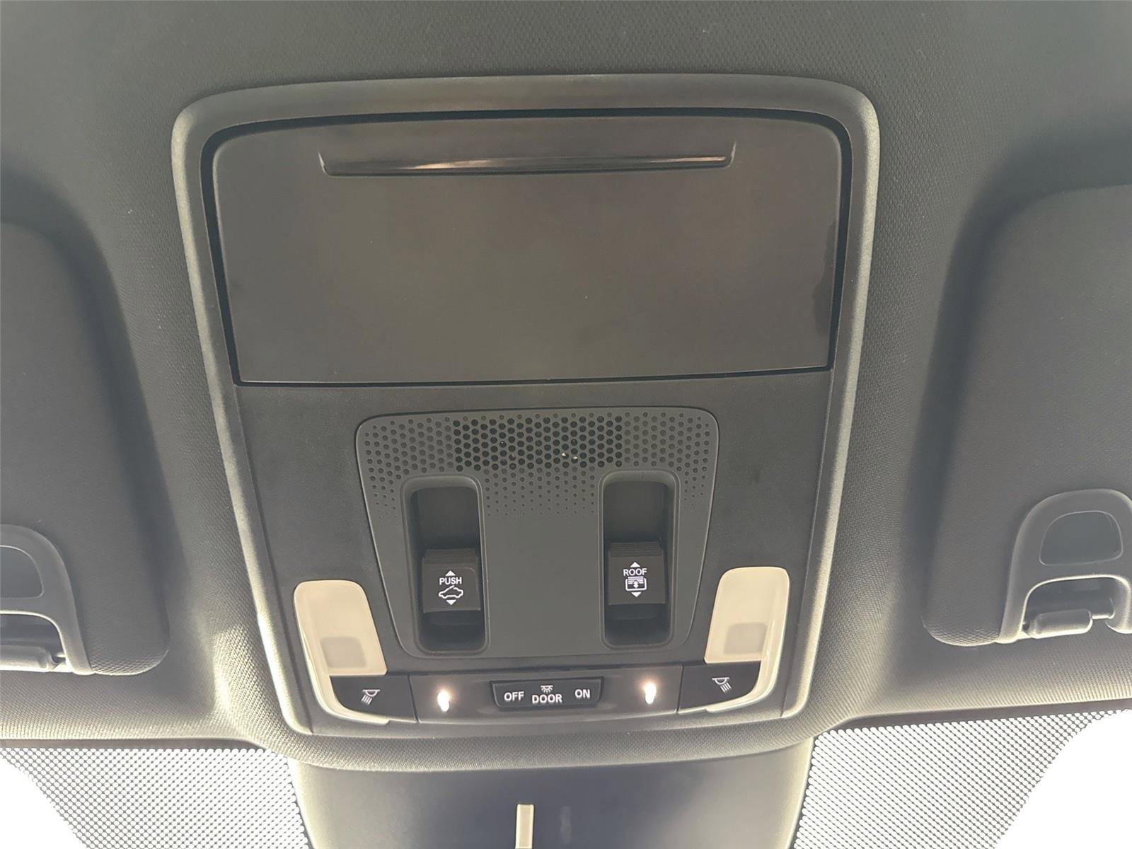 Used 2025 Honda Pilot TrailSport image 23