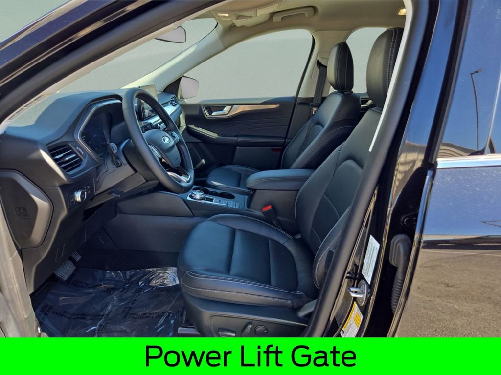 Used 2022 Ford Escape Titanium image 10