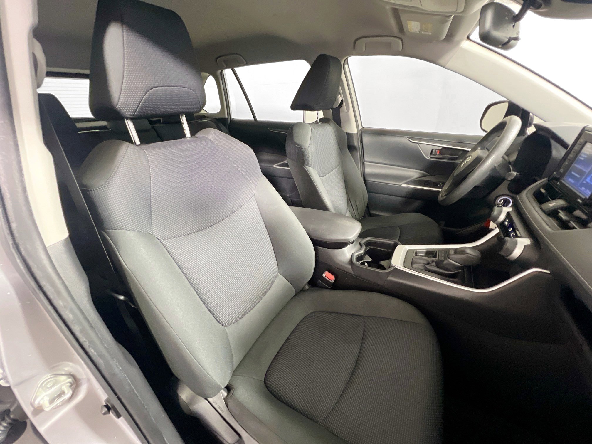 Used 2020 Toyota RAV4 LE image 30