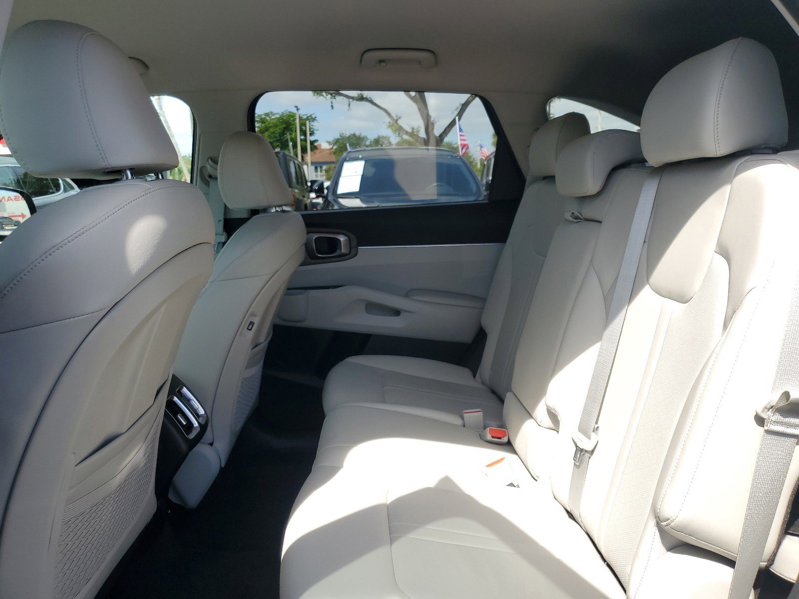 Used 2023 Kia Sorento S image 13