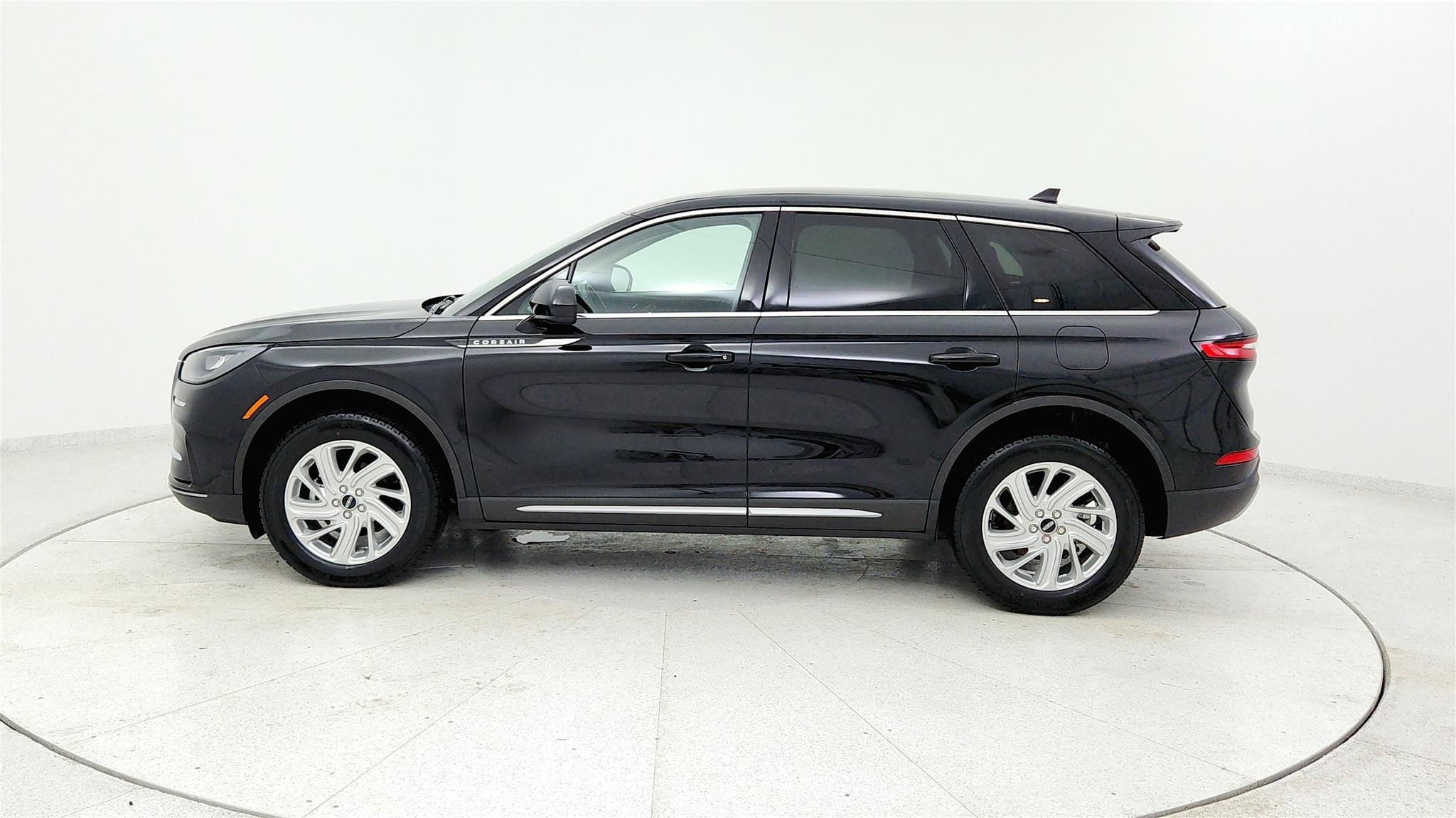 Used 2025 Lincoln Corsair FWD image 2