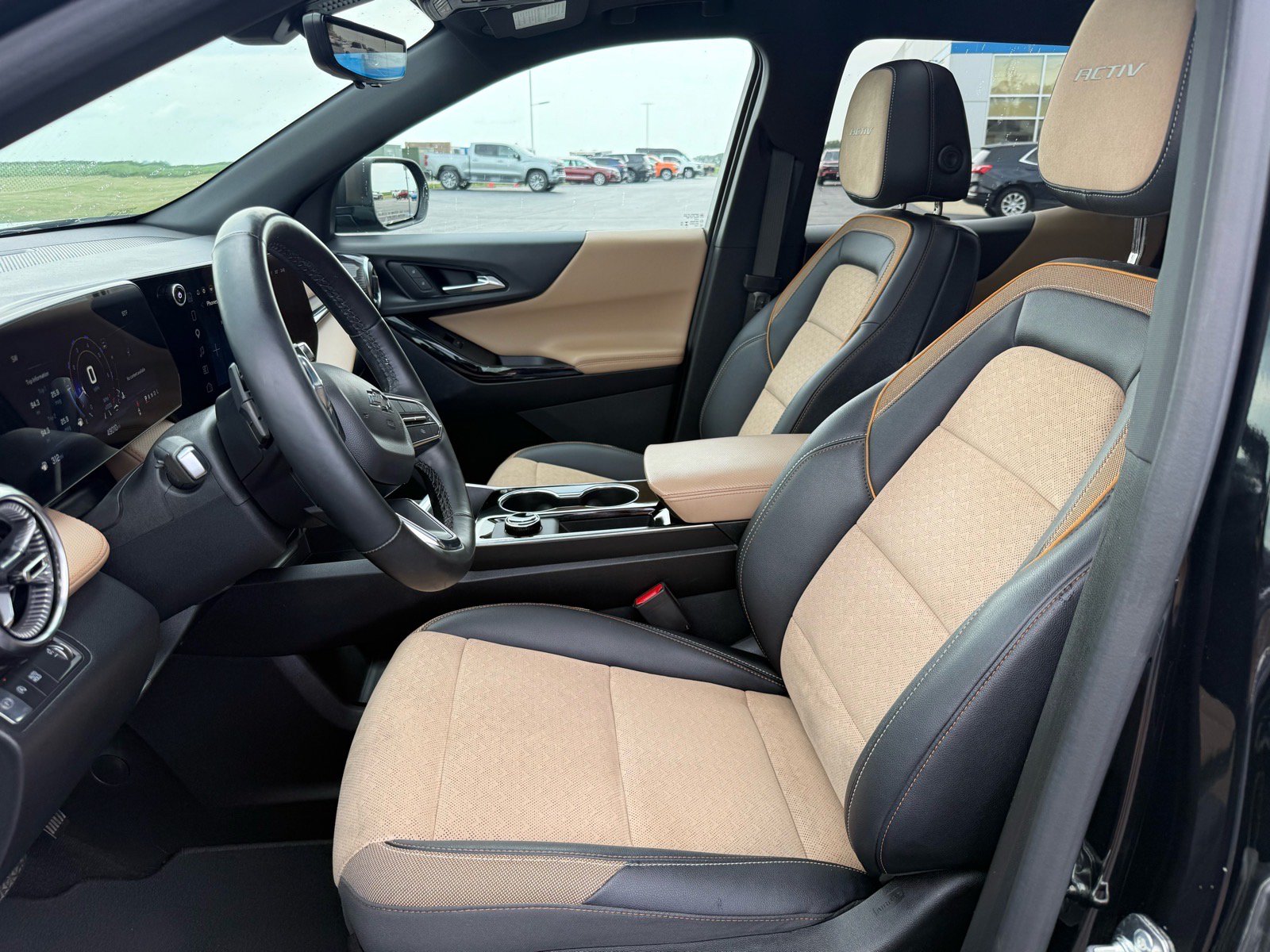 Used 2025 Chevrolet Equinox ACTIV w/ Safety and Technology Package FWD image 11