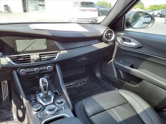Used 2024 Alfa Romeo Giulia Sprint AWD/4WD image 16